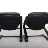 Paire de fauteuils en cuir noir, datant des années 70