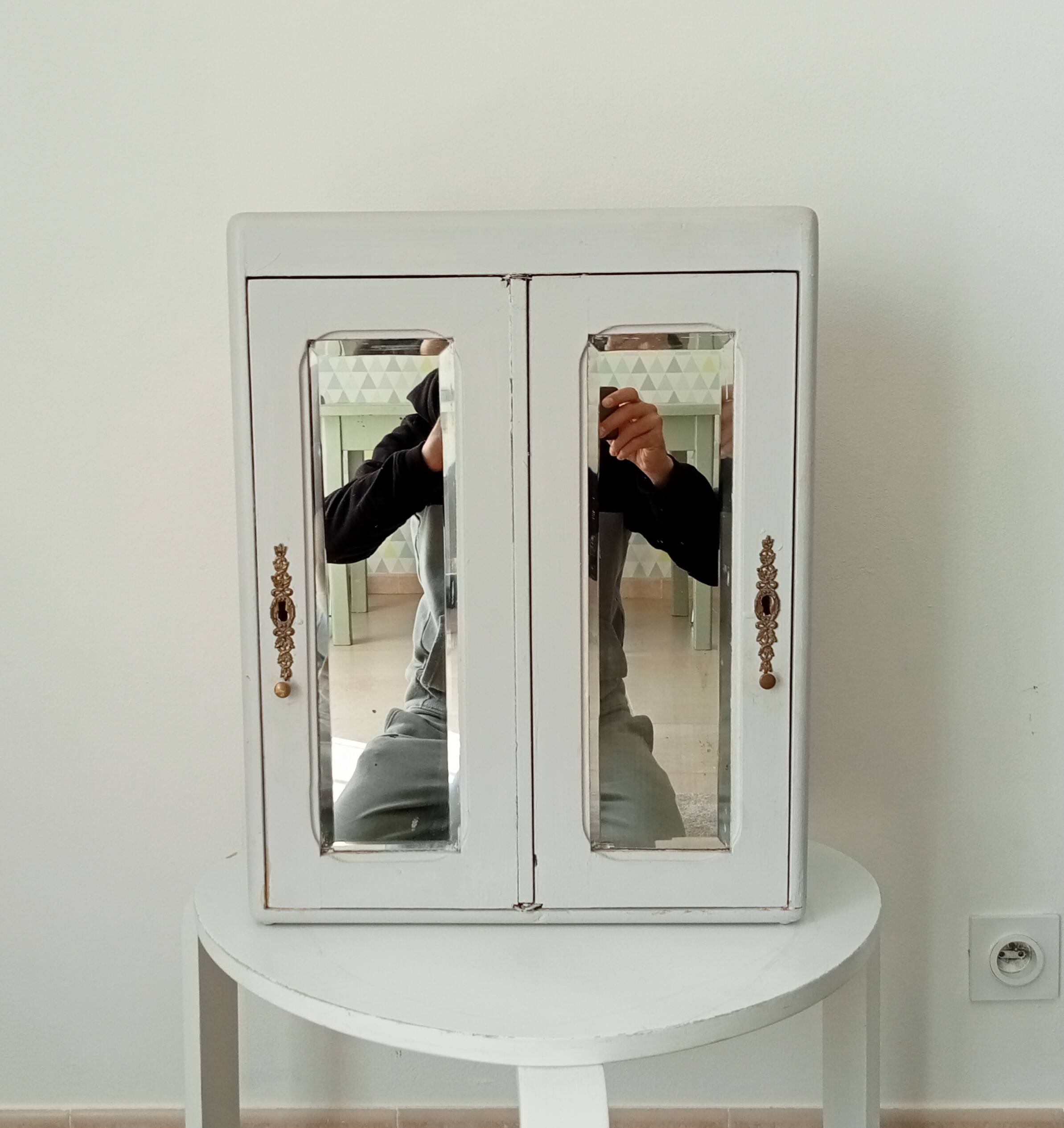 Art deco medicine cabinet from the 40s/50s