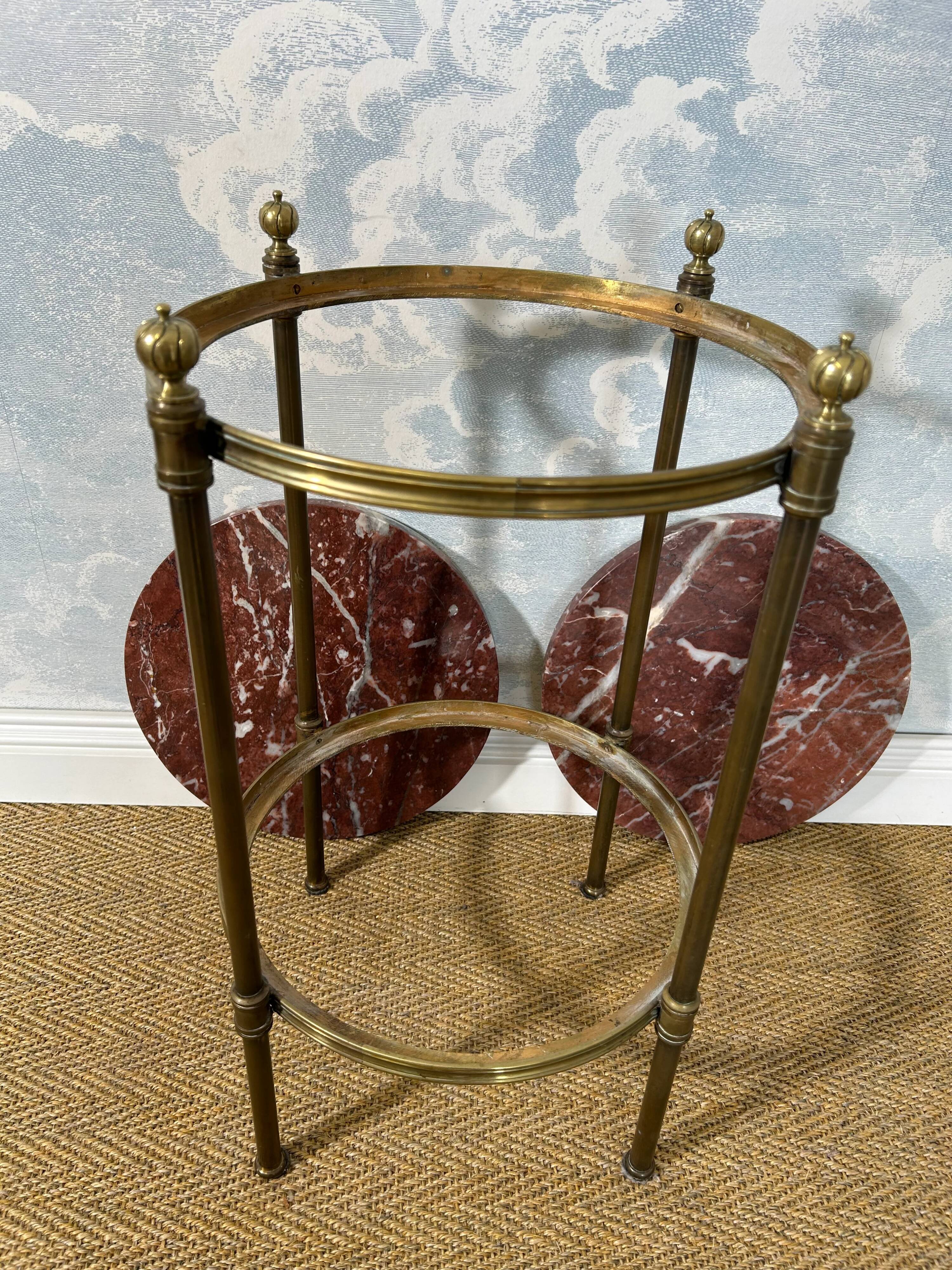 Two-tiered gueridon in Emperador marble on a brass structure, 1970s.