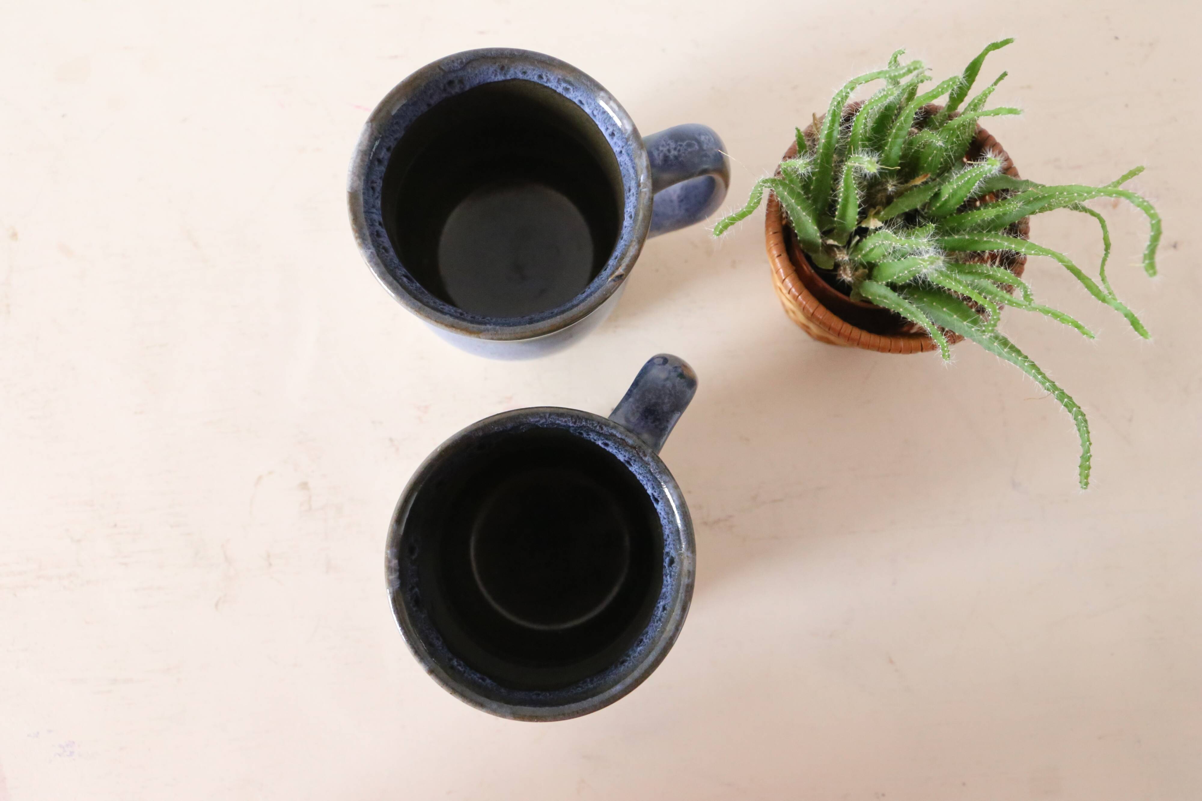 Set of 2 mugs in stoneware, artisanal pottery, made in England, vintage, 1980