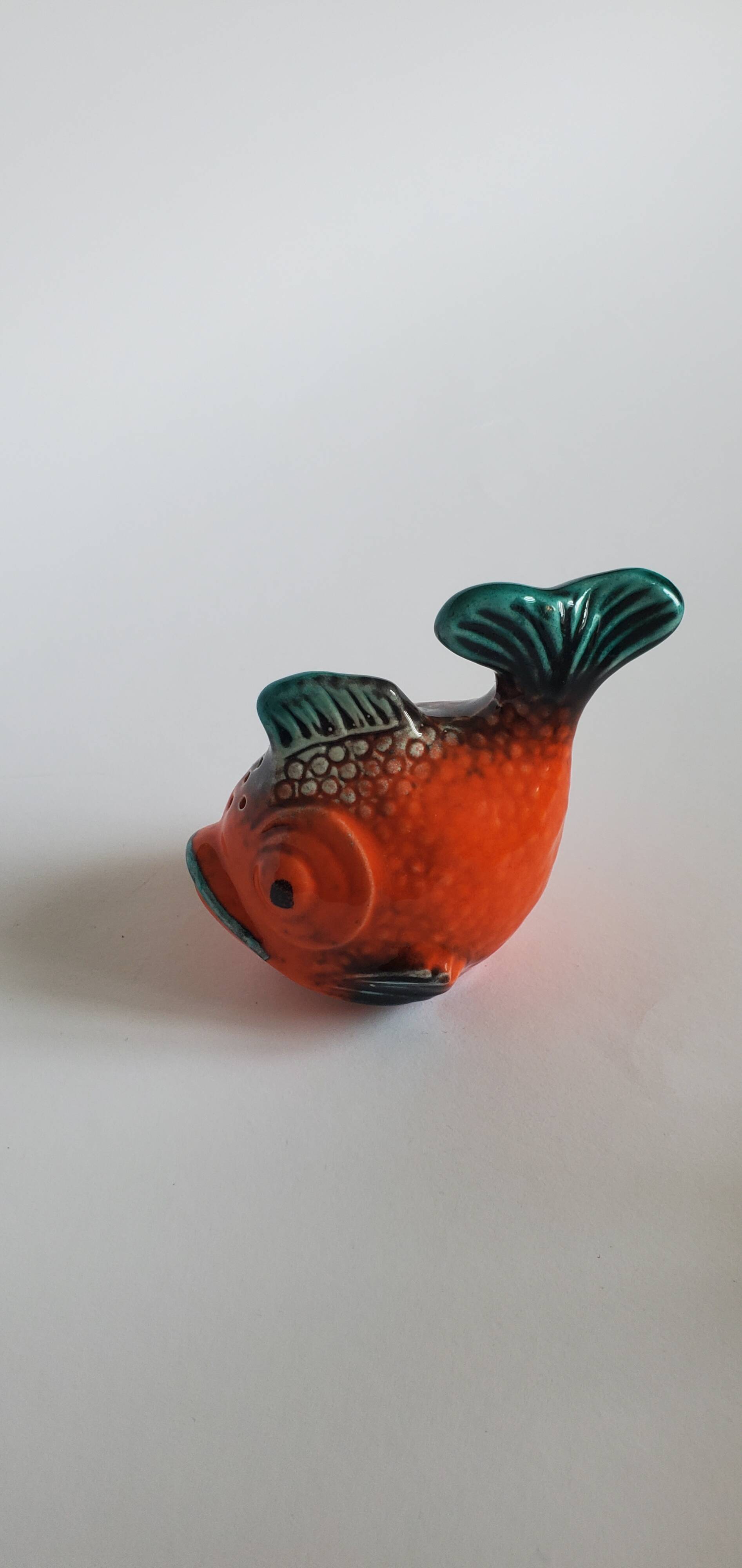 Salt and pepper shaker set with fish design from the 1970s.
