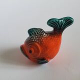 Salt and pepper shaker set with fish design from the 1970s.