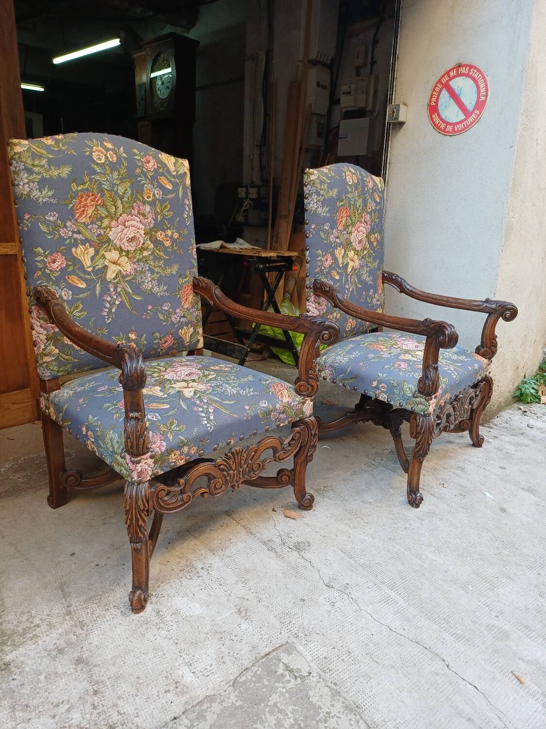 Pair of large antique Baroque style armchairs, in perfect condition.