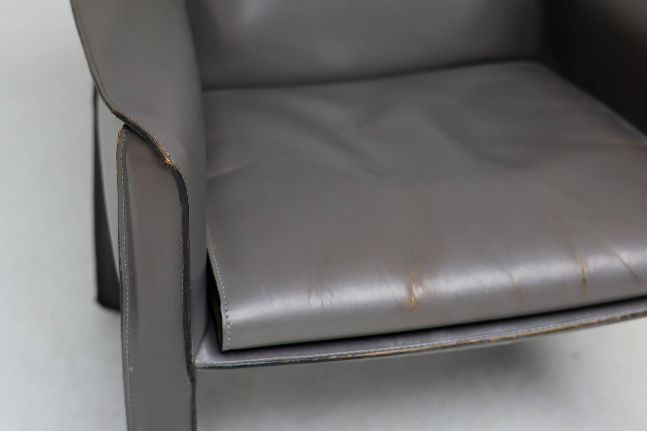 Pair of Cassina Cab 414 sun loungers in grey elephant skin by Mario Bellini.