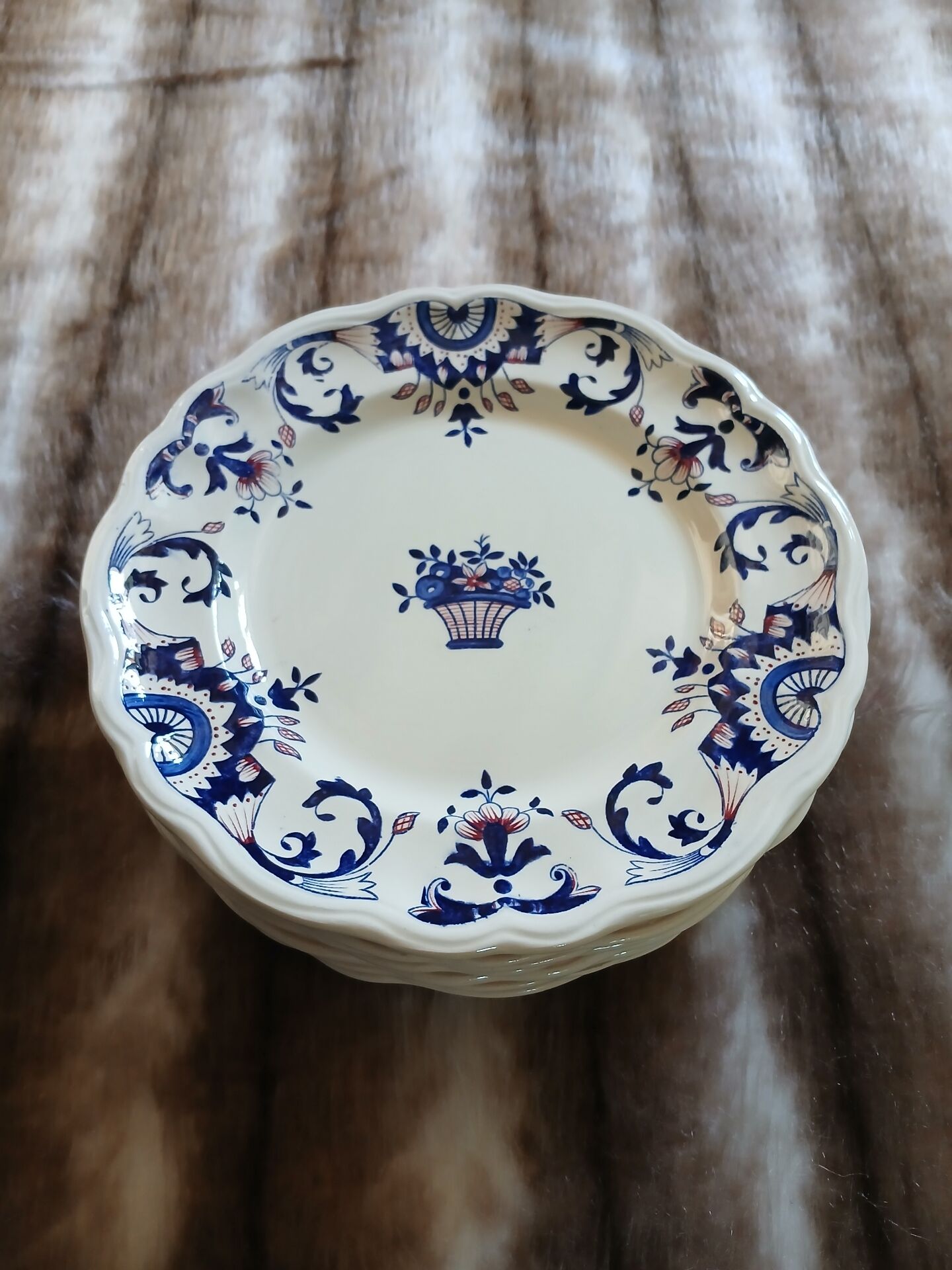 8 flat plates in Longchamp ironstone