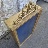 Vitrine en bois doré