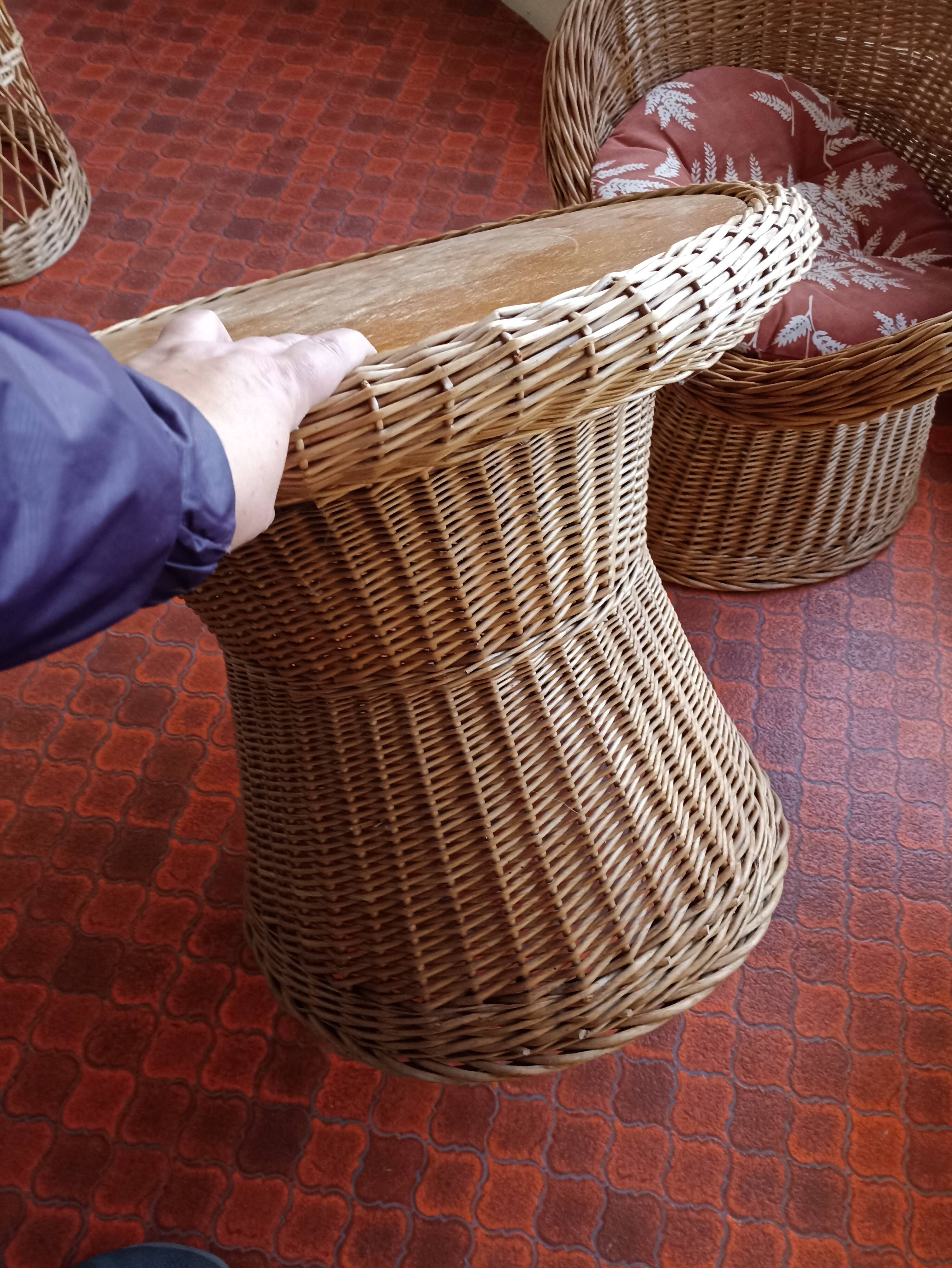 Rattan garden furniture set consisting of 3 armchairs and matching table