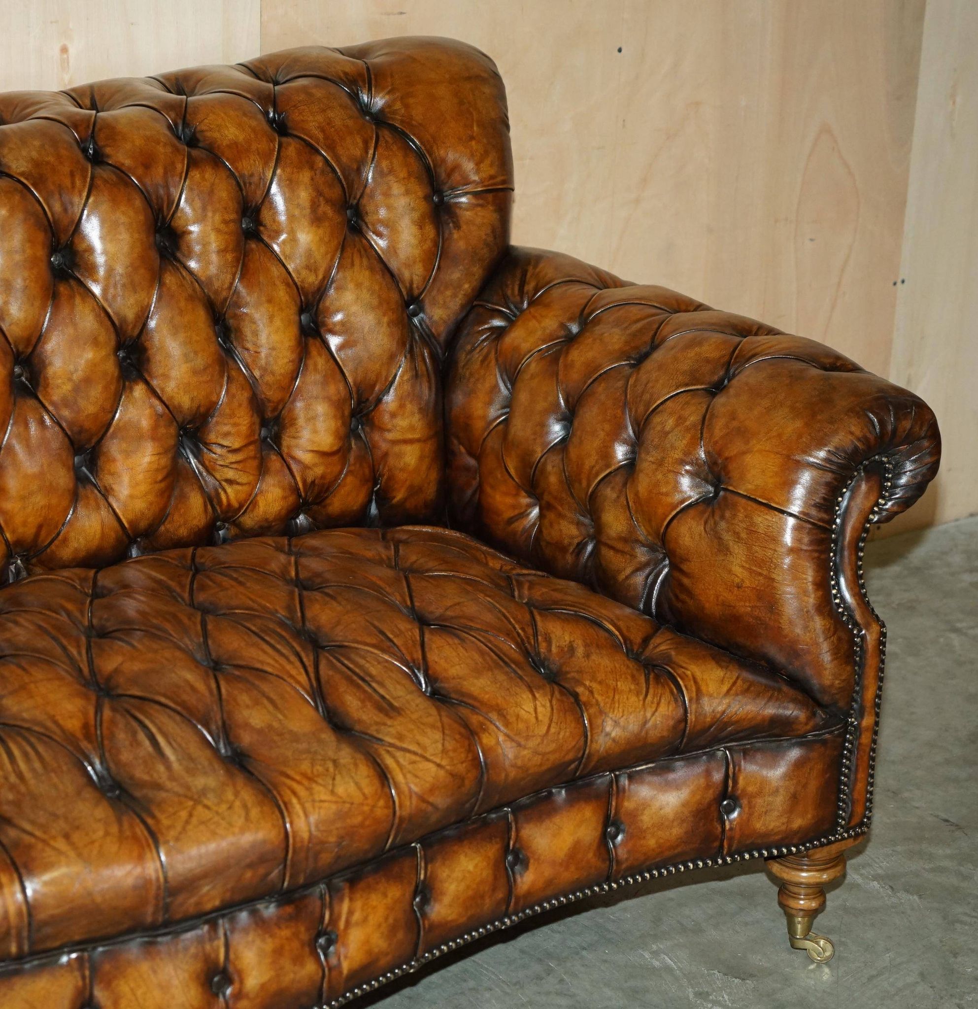 Canapé Chesterfield victorien en cuir serpentin teint à la main