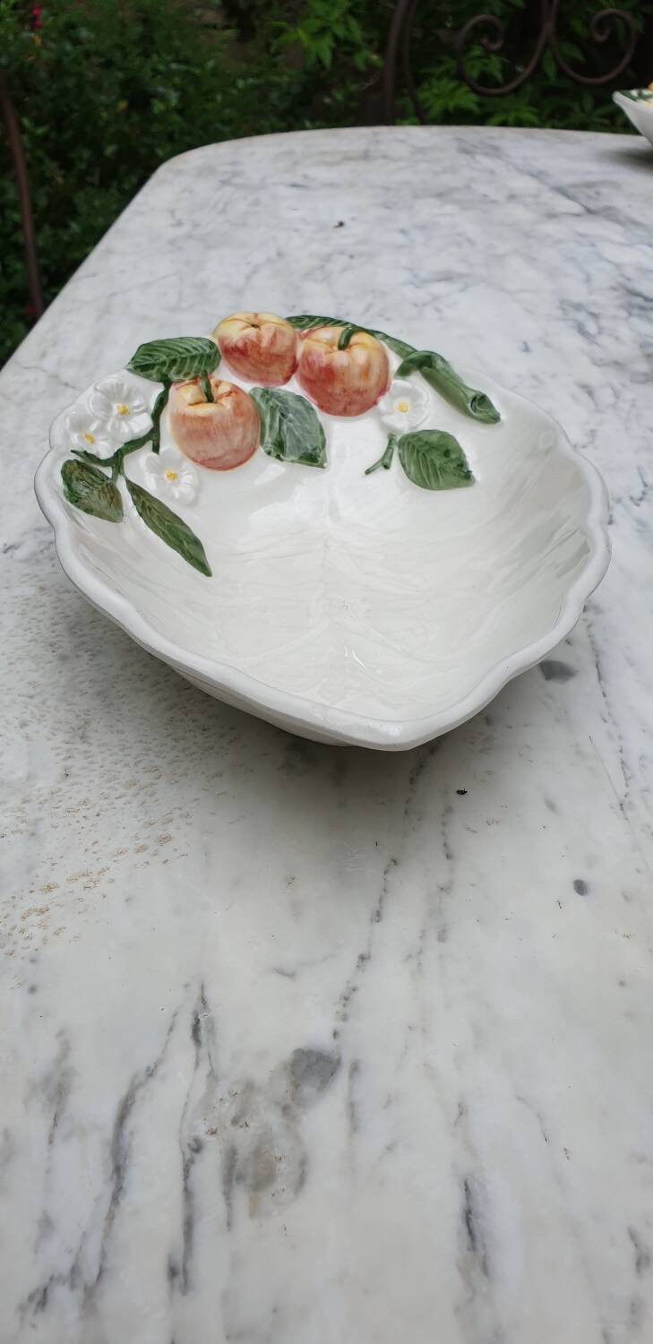 Fruit dish in apple slip