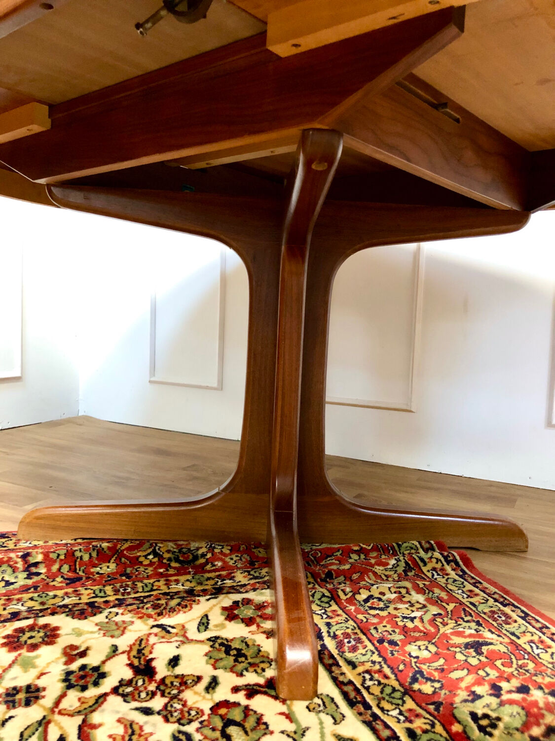 Baumann dining table