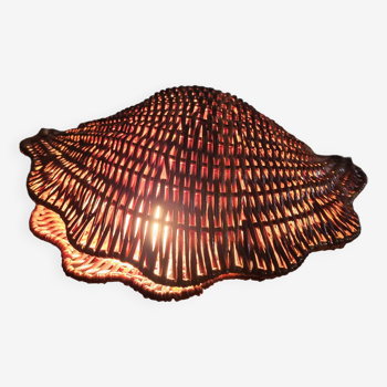 Woven wicker shell lamp