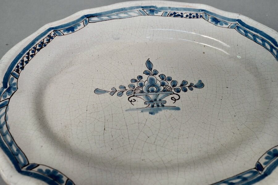 Oval Plate In Rouen Faïence , Cul Noir 18th