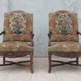 Paire de fauteuils Régence en noyer sculpté