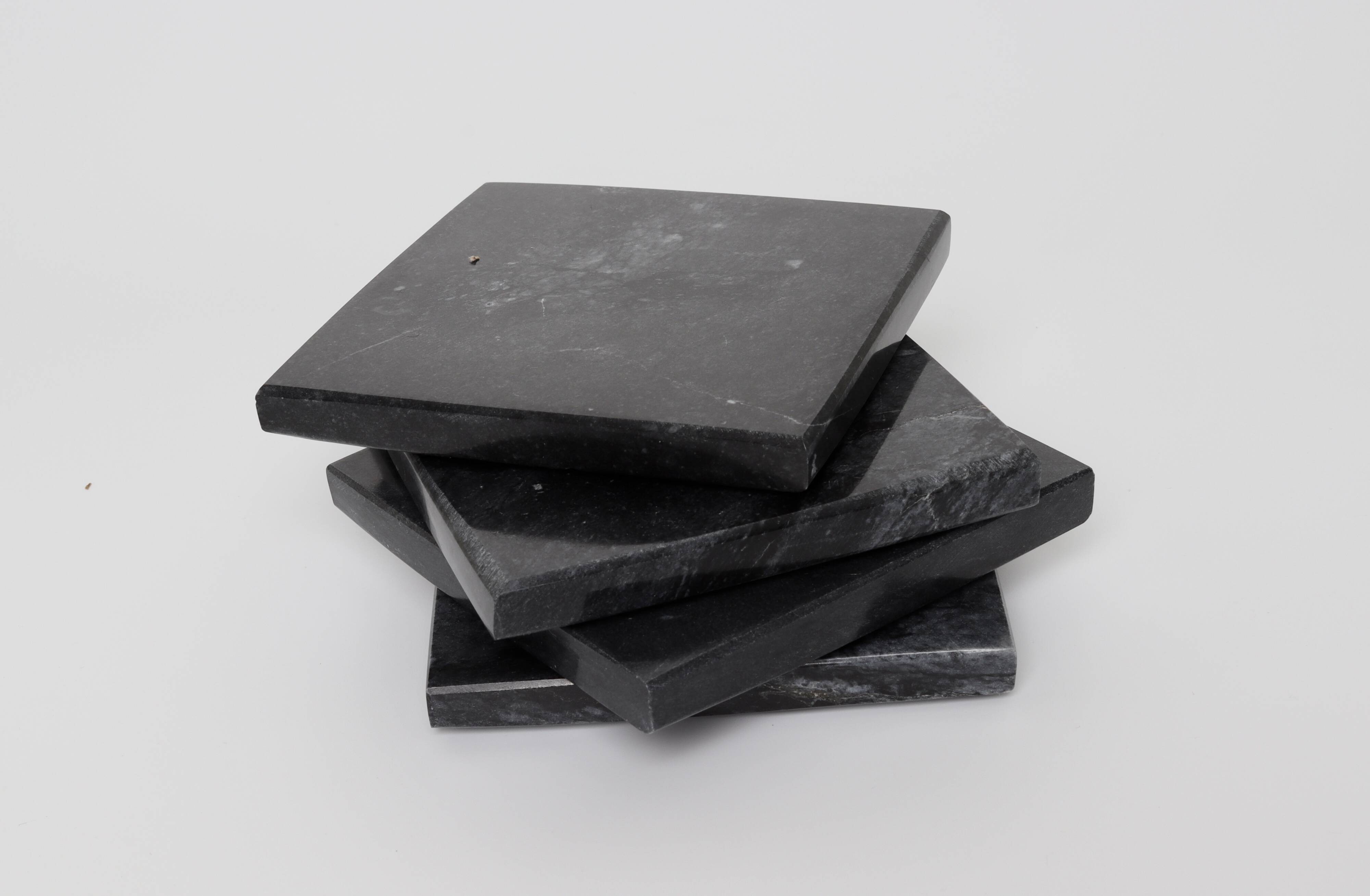 Madeji – Black square coasters in natural marble – set of 4