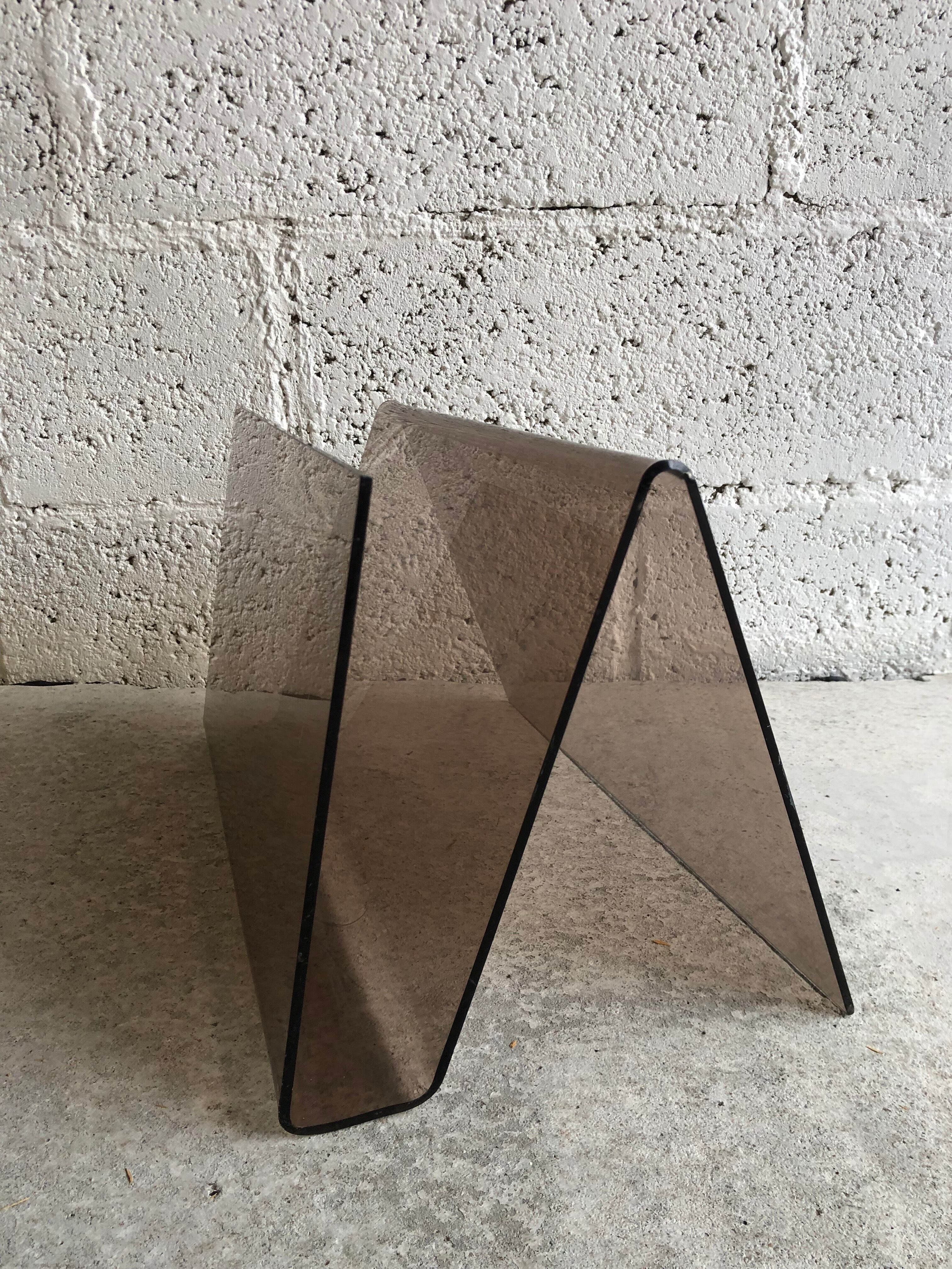 Magazine holders in altuglas 70s