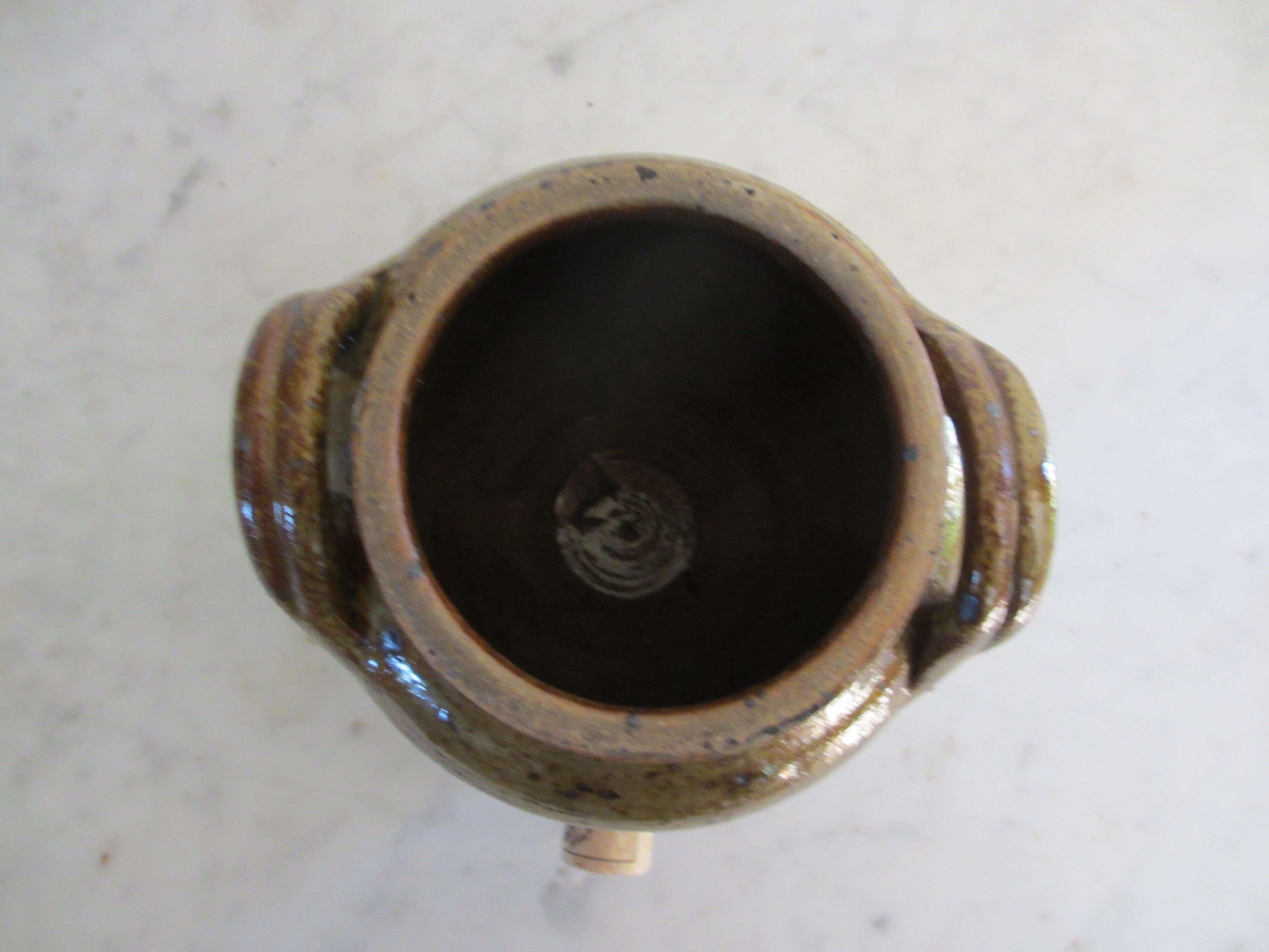 Verified sandstone vine vinaigrier