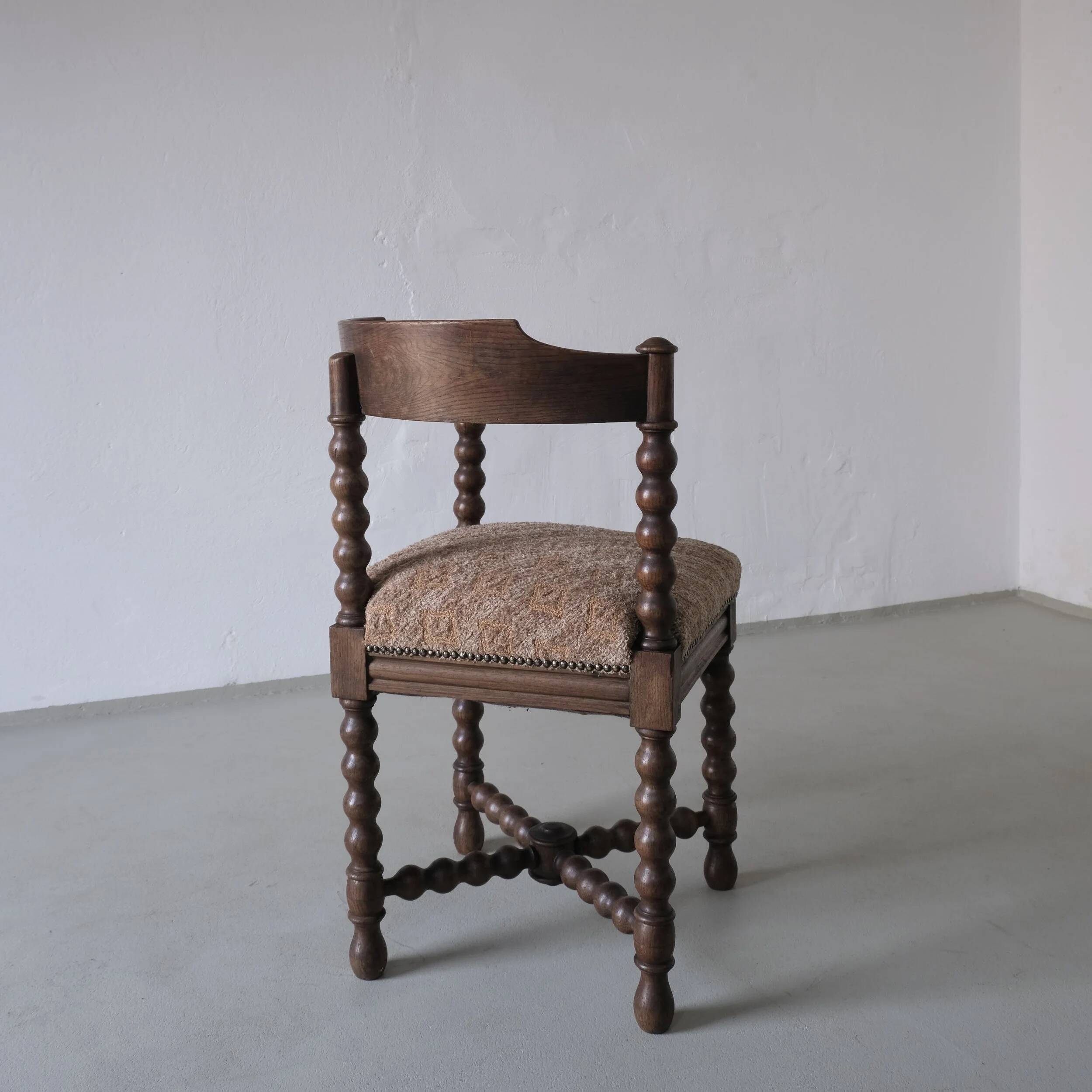 Chaise d'angle ancienne à bobine tournée