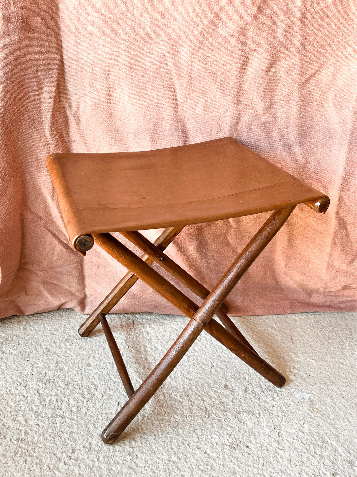 Tabouret de en Cuir et Bois Style Curule