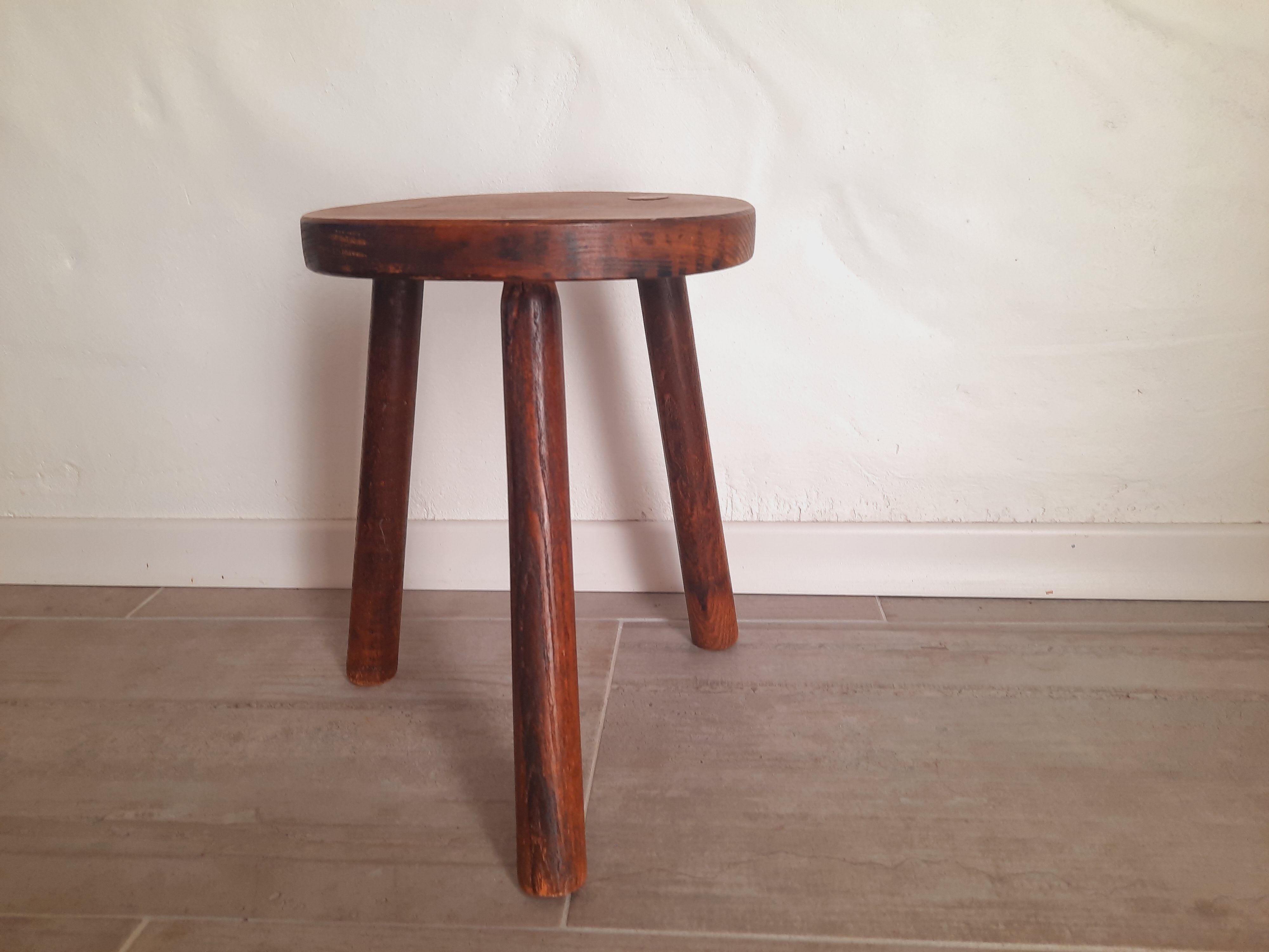 Tabouret tripode