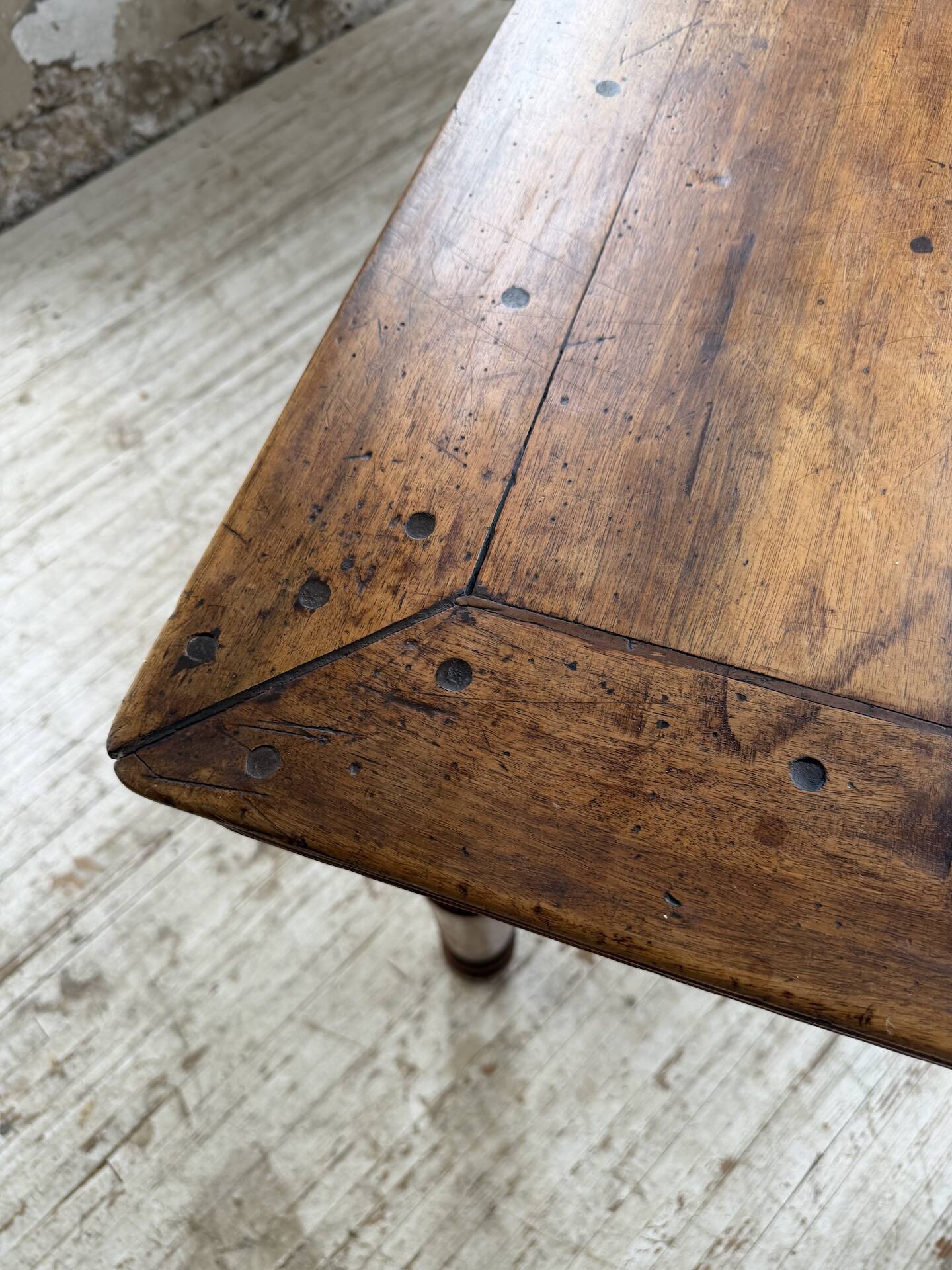 Table de ferme ou table de drapier noyer massif 1900