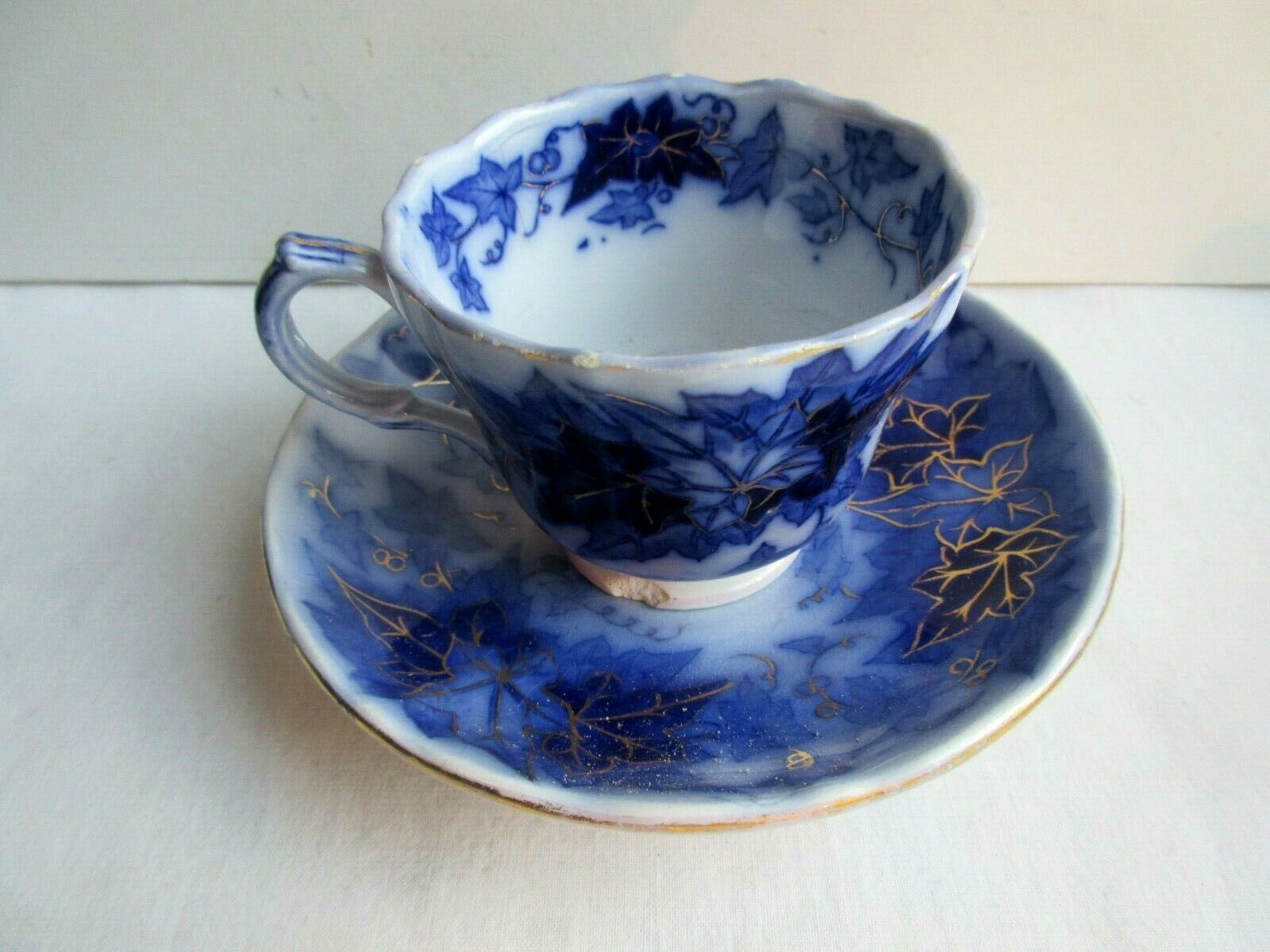 Tasse sur soucoupe art nouveau déco modèle Bryonia, signée sarreguemines u&c