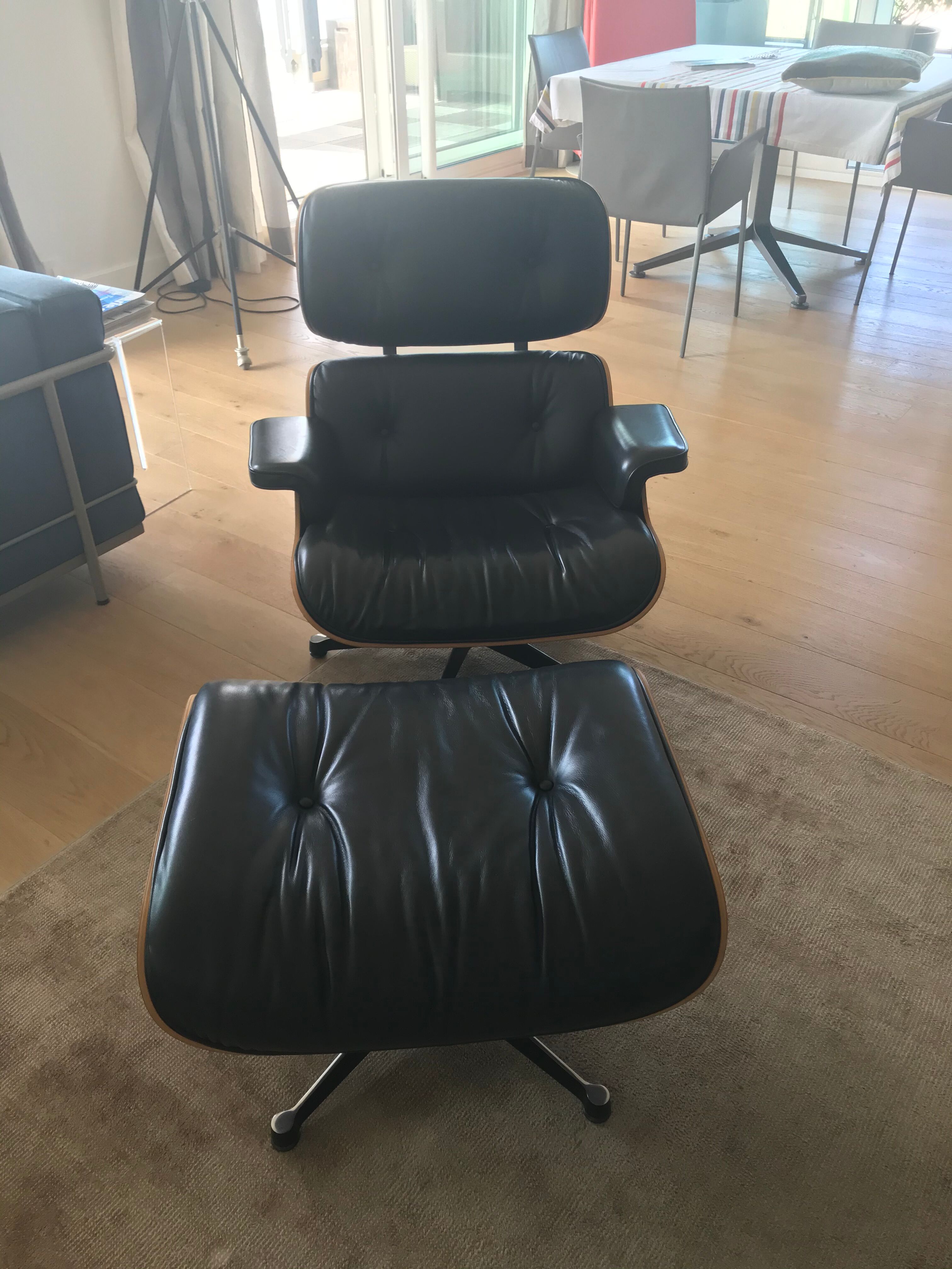 Lounge chair et ottoman par Charles Eames