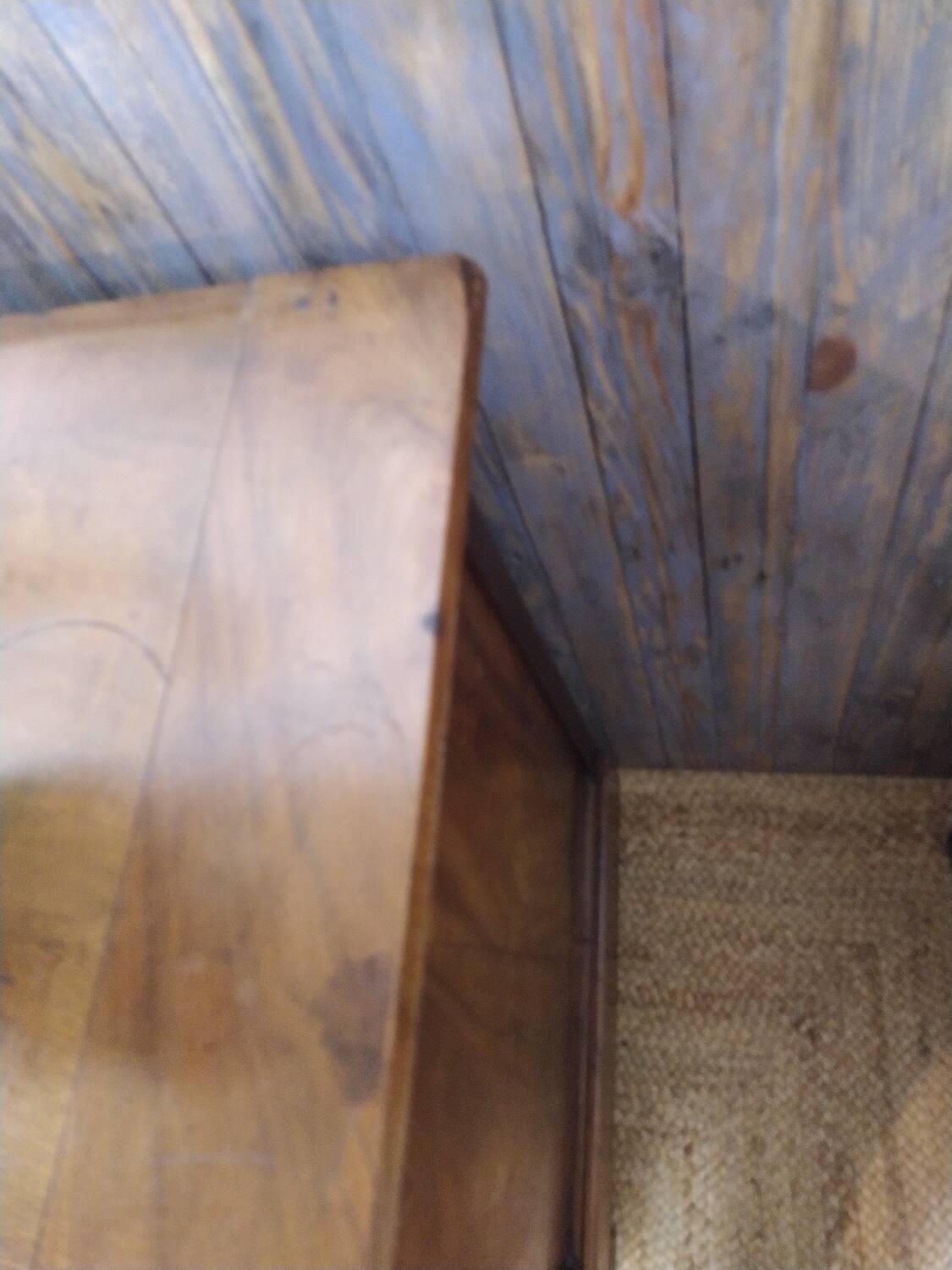 Wooden chest of drawers