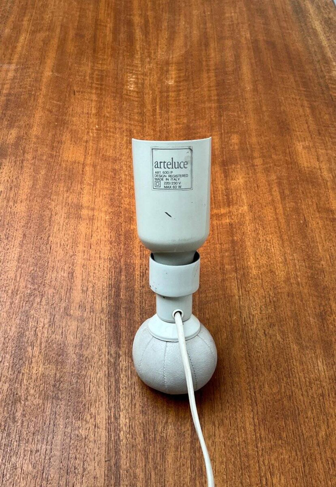 Italian table lamp model 600/P from the mid-century space by Gino Sarfatti for Arteluce, 1960s.
