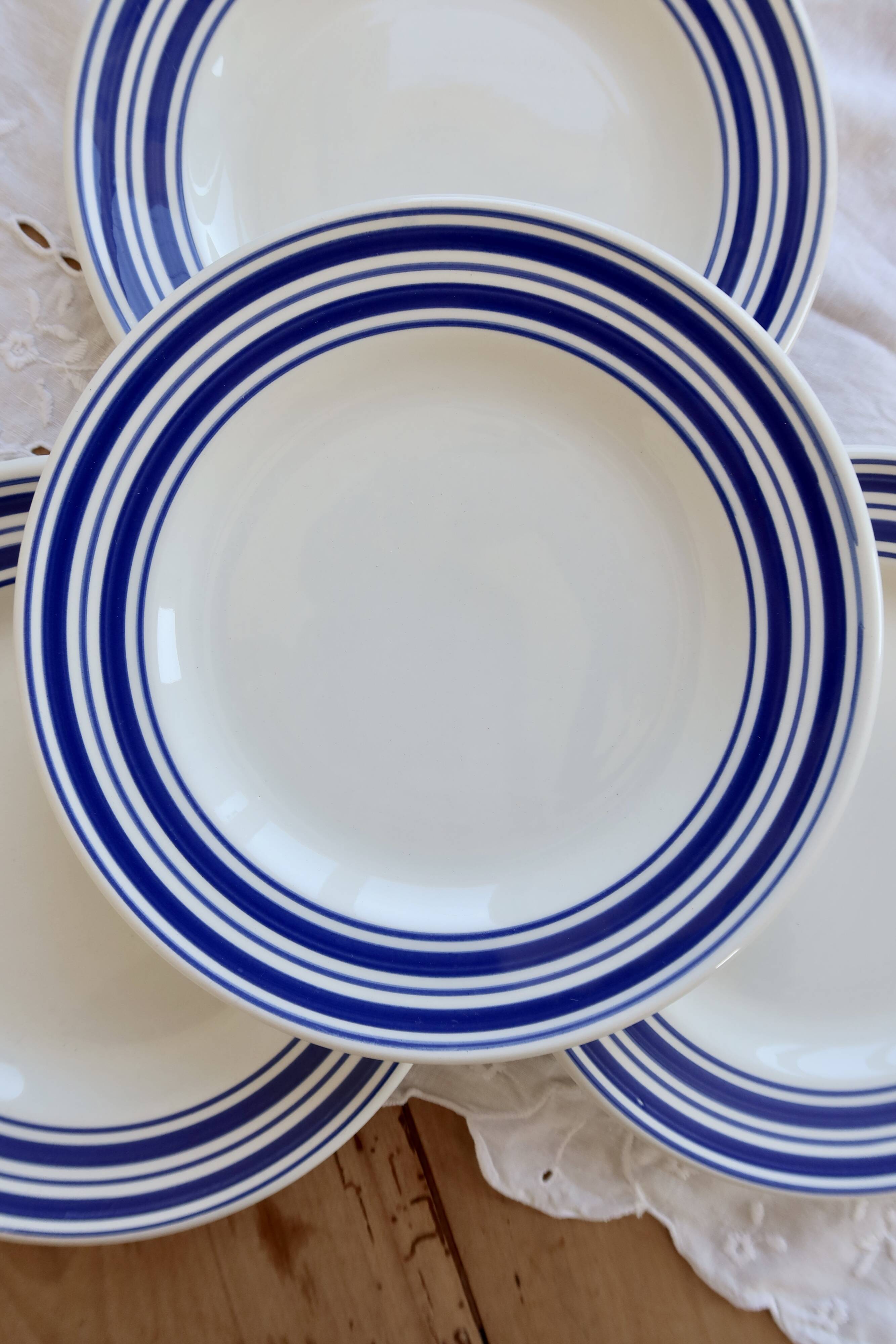 4 dessert plates in white porcelain with blue borders – Bistro style