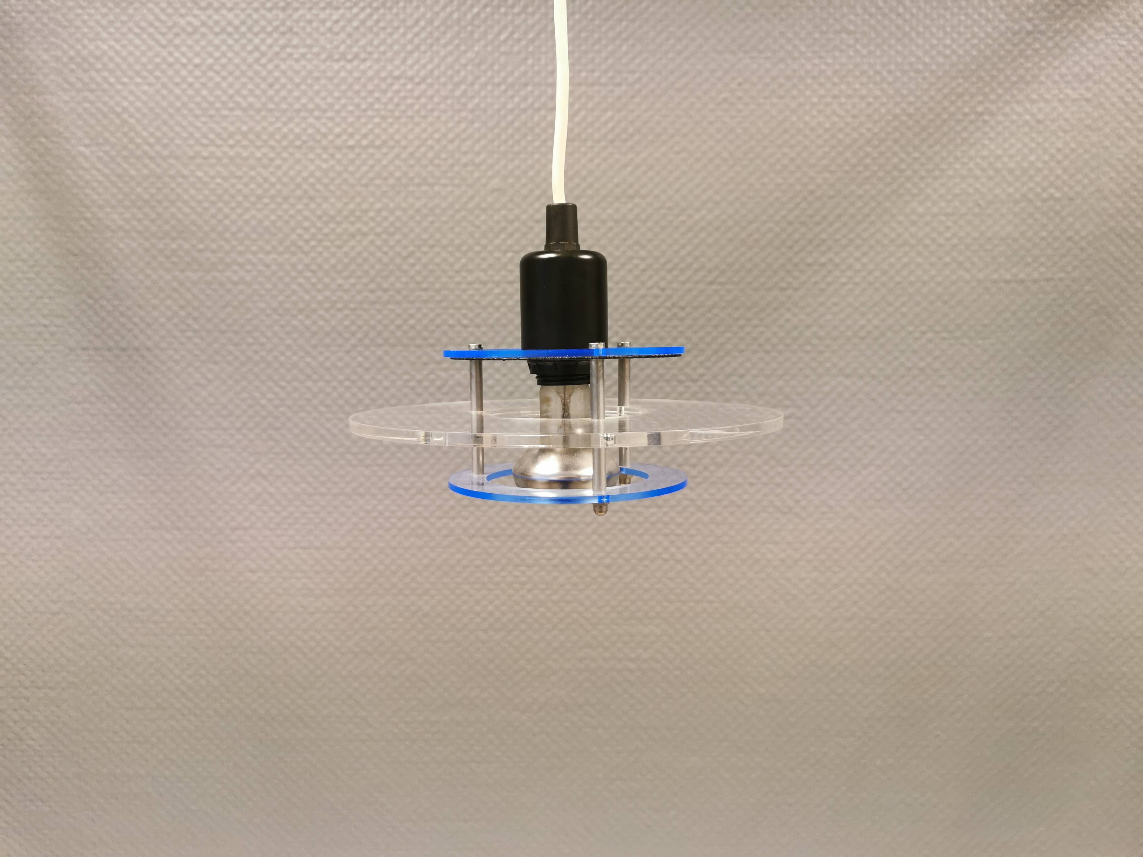 Petite suspension danoise Space-Age en verre plexi translucide, estimée années 1980.