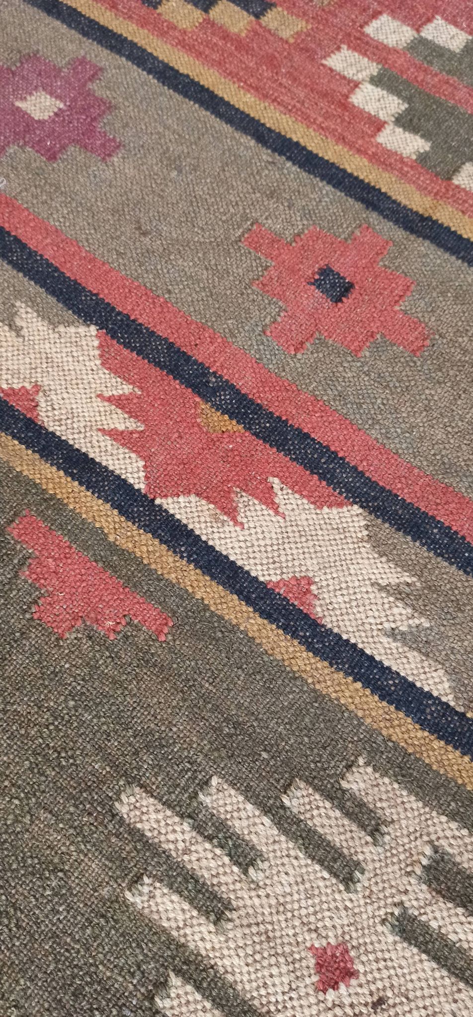 Tapis kilim en coton et toile de jute 90cm x 160cm