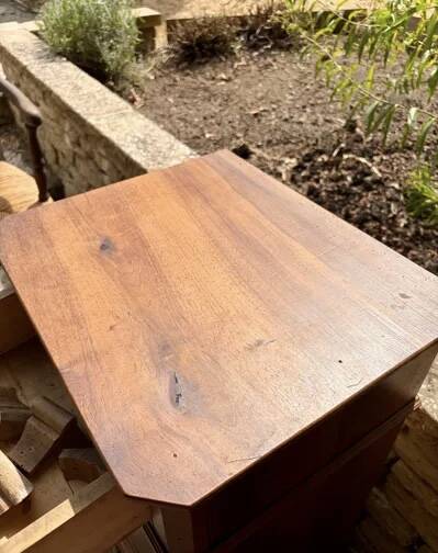 Petit chevet en bois massif