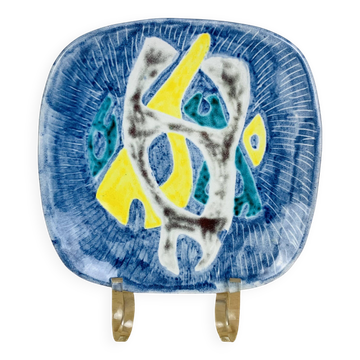 Ceramic plate from the 1950s with abstract decoration signed BB.