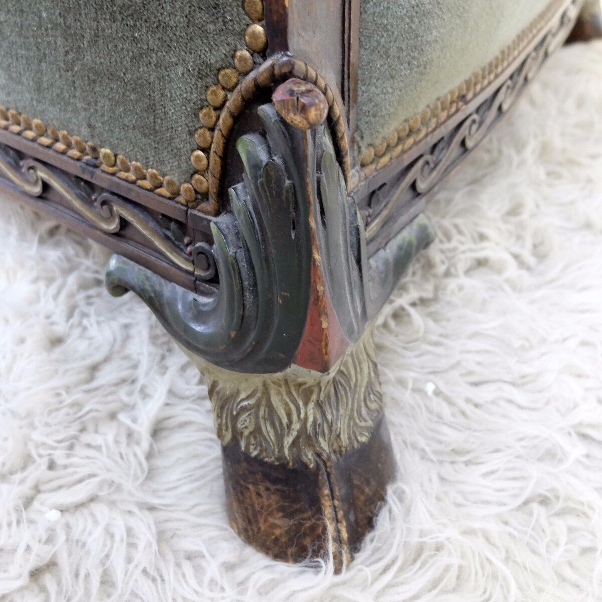 Fauteuil en velours vert  "Maison Franck"-
