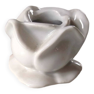 1 bougeoir en porcelaine blanche en forme de rose