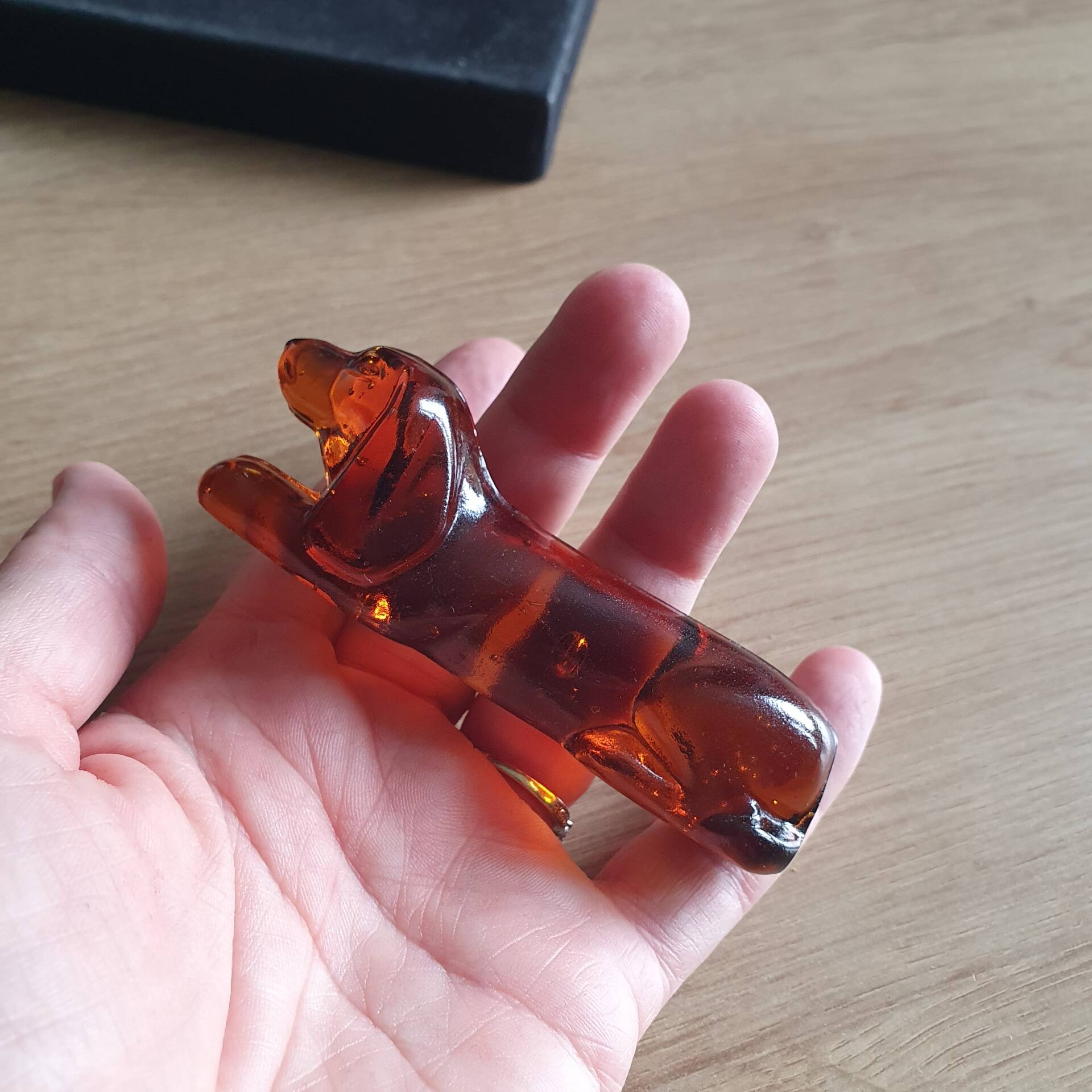 Porte couteaux chiens en verre moulé