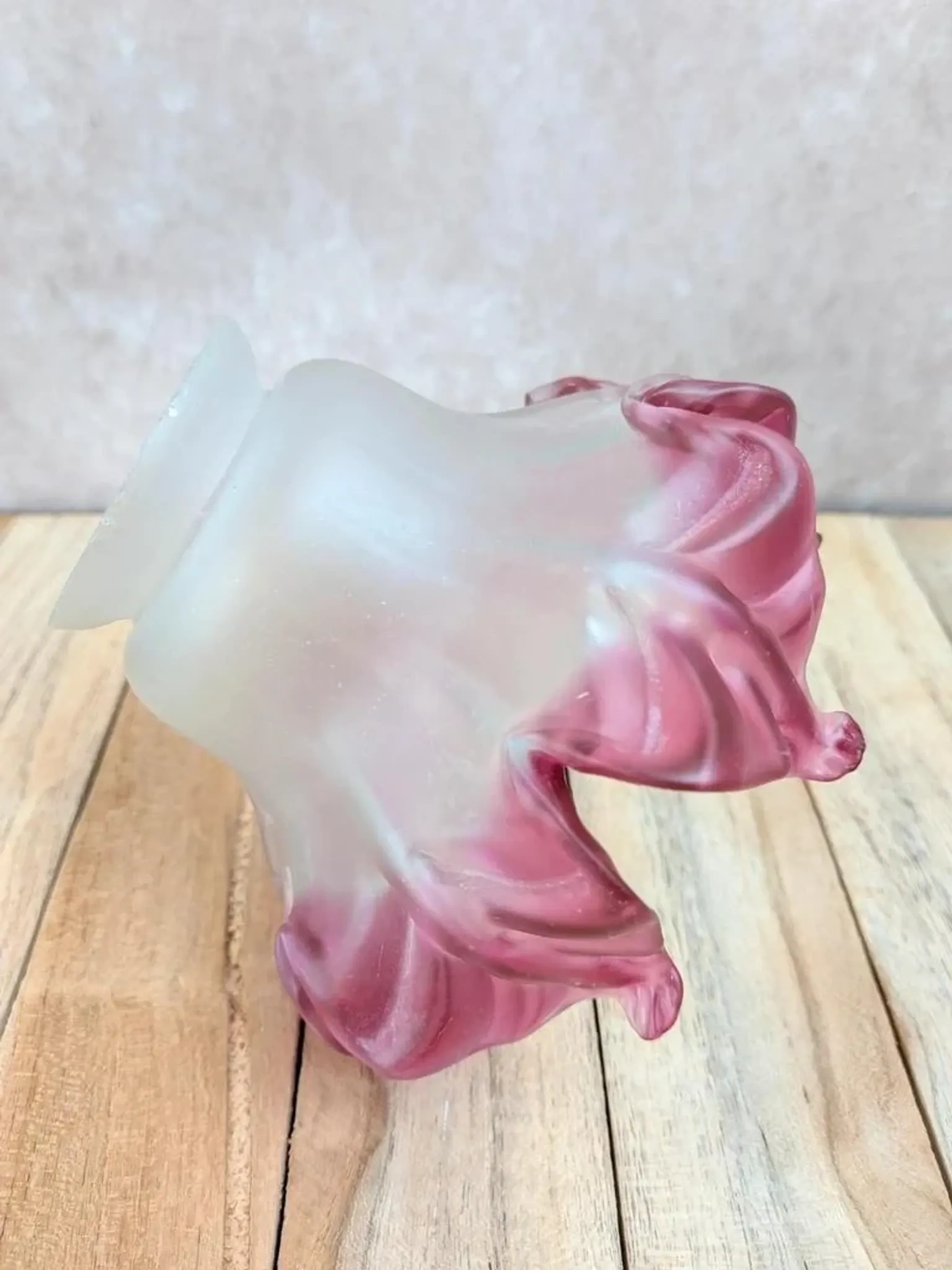 Antique tulip lampshade in satin pink glass – Art Nouveau style