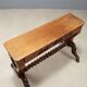 Petite table ancienne en noyer sculpté, Italie, milieu XIXe siècle