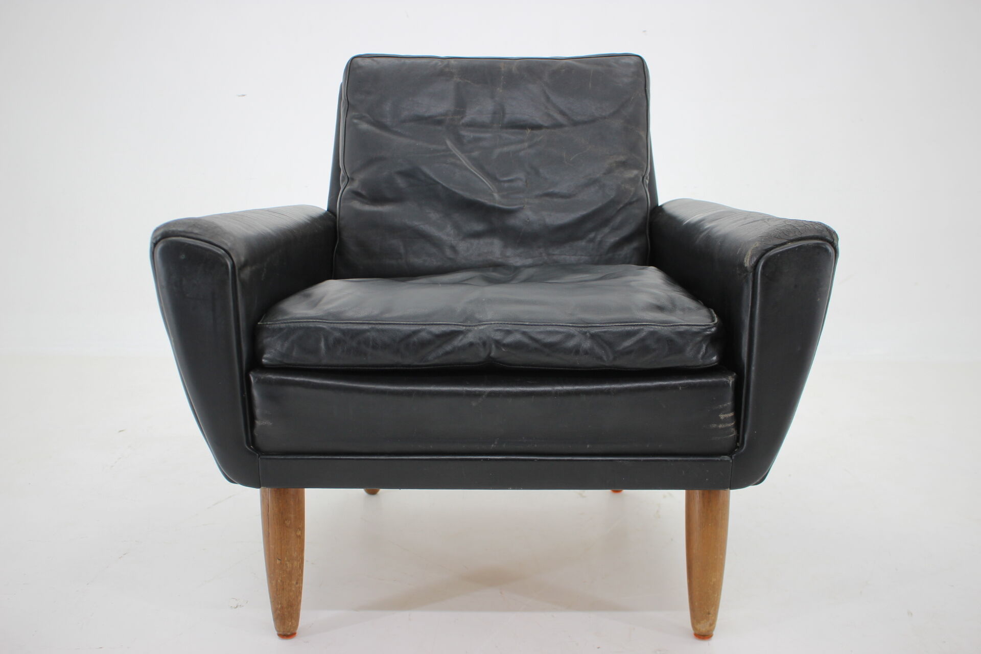 1960s black lether danish armchair