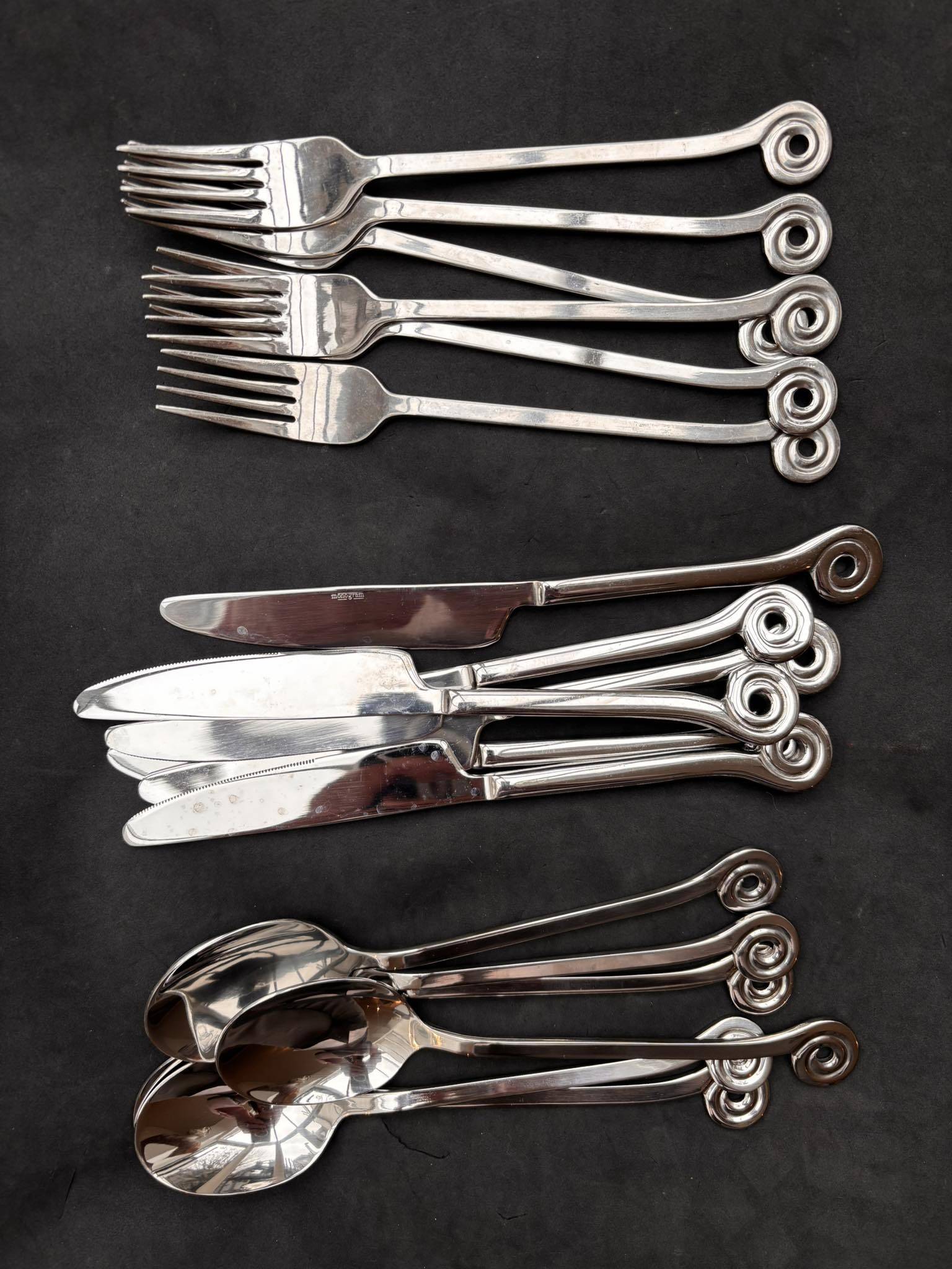 18-piece steel cutlery set