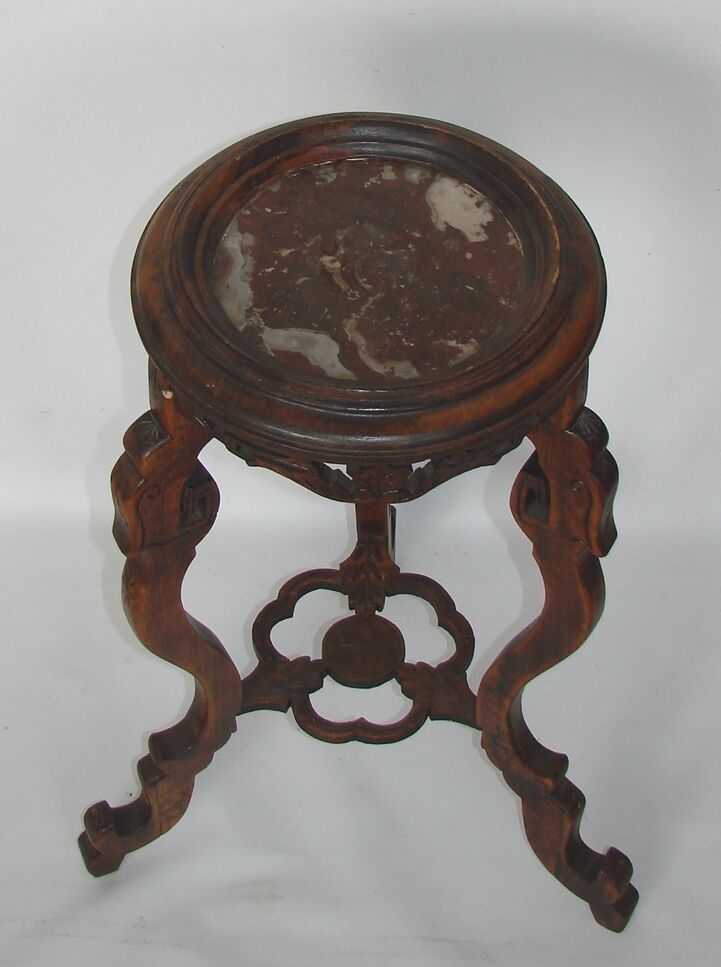 Side table, sculpted flowerbed