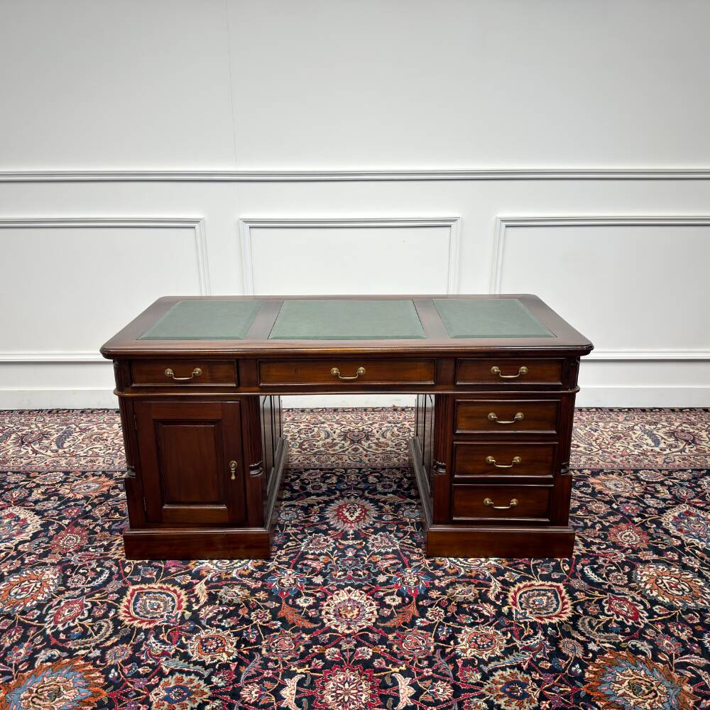 Bureau classique anglais avec cuir vert