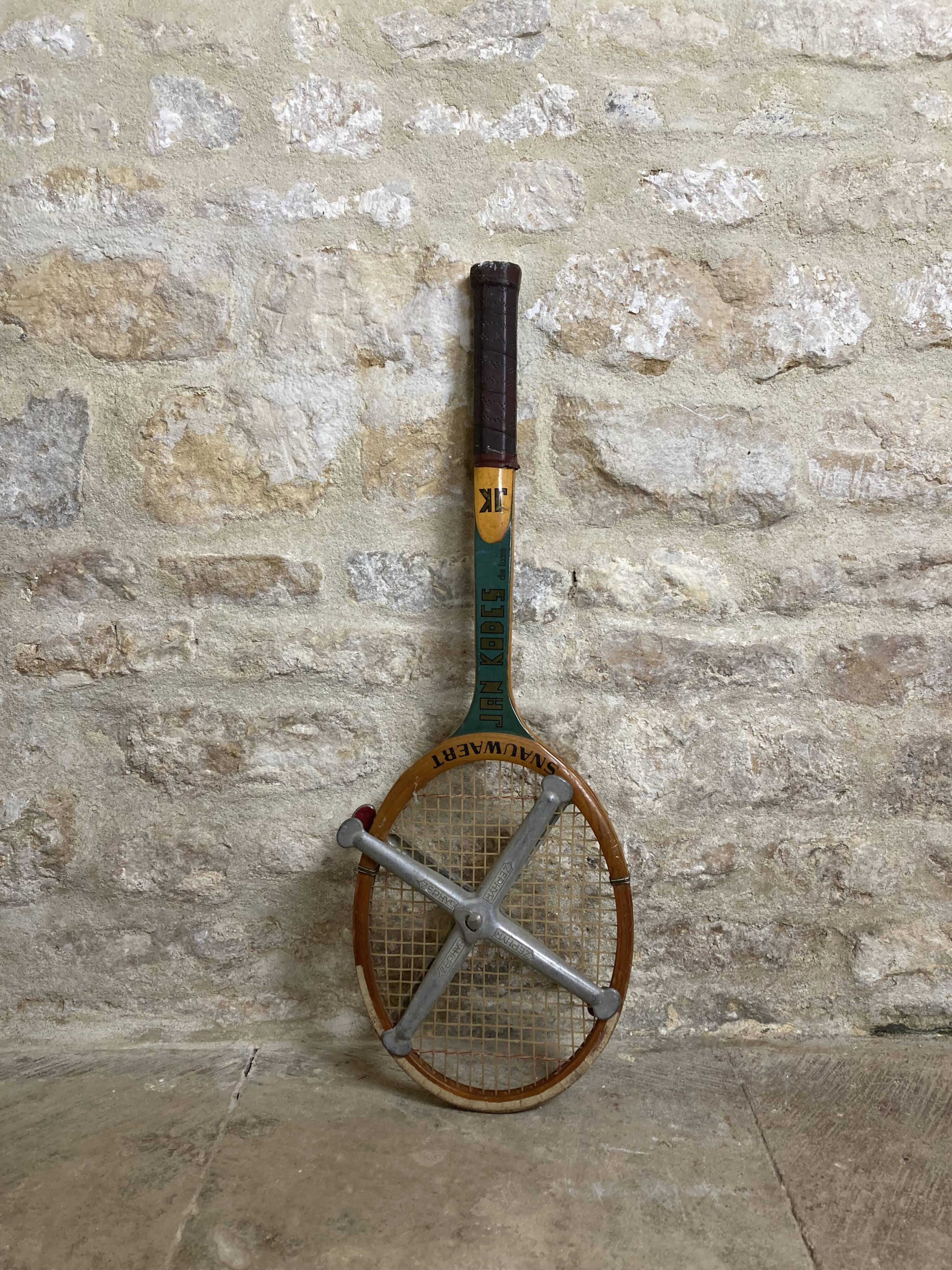 Ancienne raquette de tennis