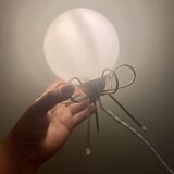 Lampe vintage tripode en laiton et opaline blanche