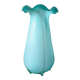 Grand vase opaline bleu clair, col ondulé