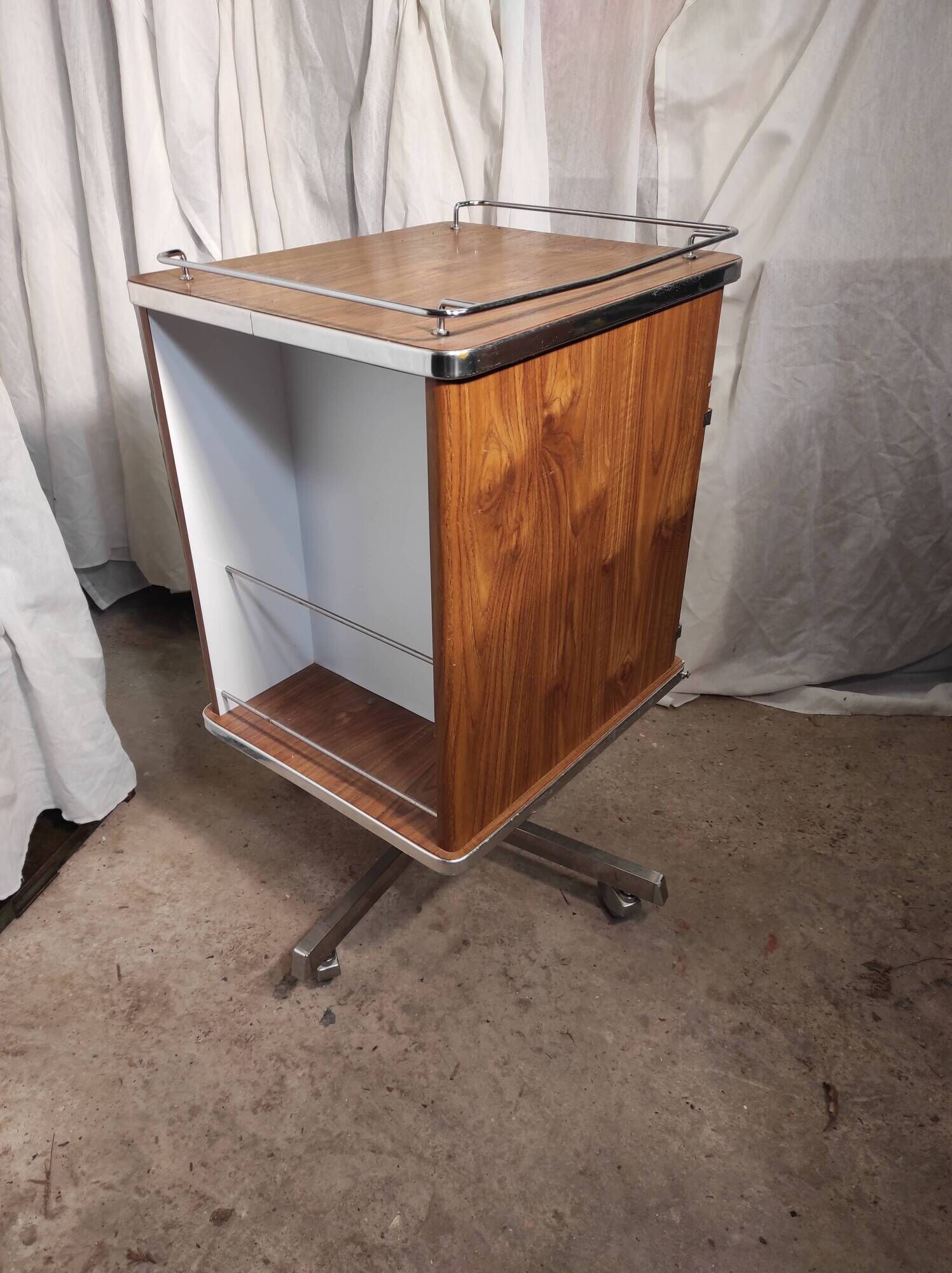 Meuble de métier chevet d'hôpital, d'infirmière en formica