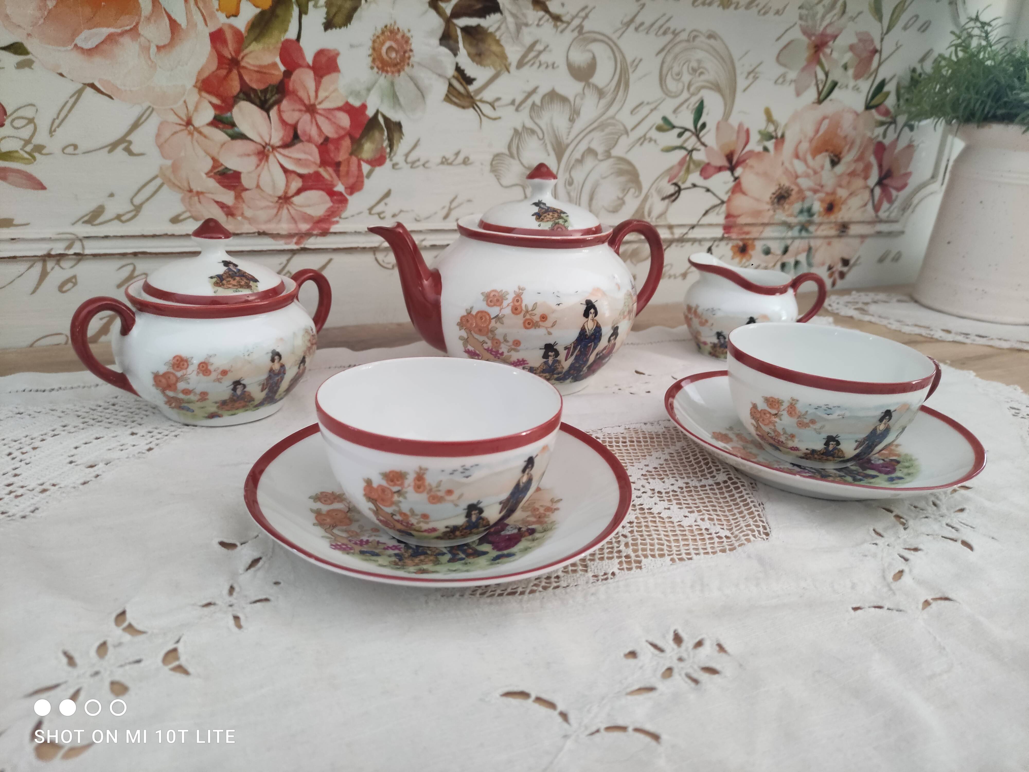 7-piece tête-à-tête tea set in Japanese porcelain, life scenes decor