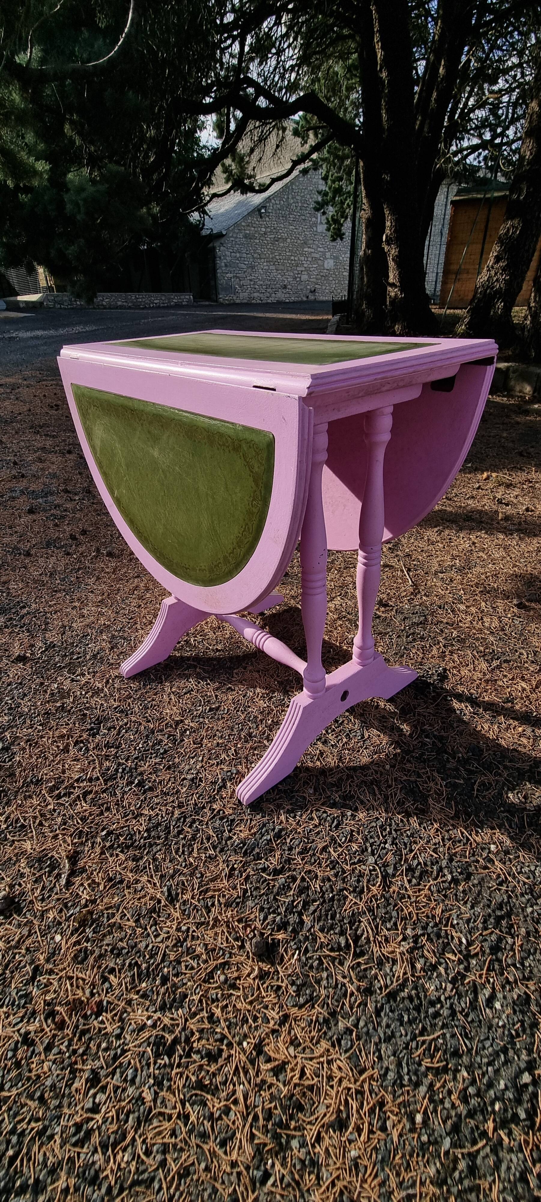 Children's table or coffee table folding
