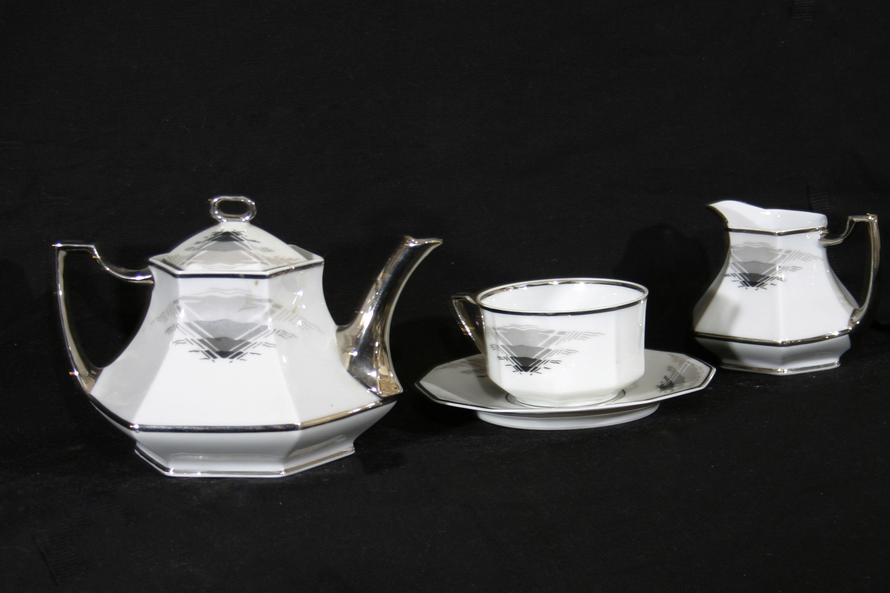 Service to the Art Deco, Limoges, signed Paul Pastaud