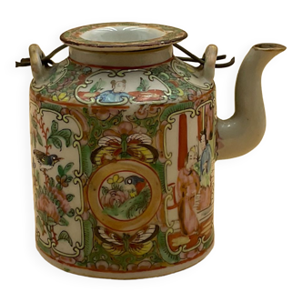 Porcelain teapot from China Canton XIX°